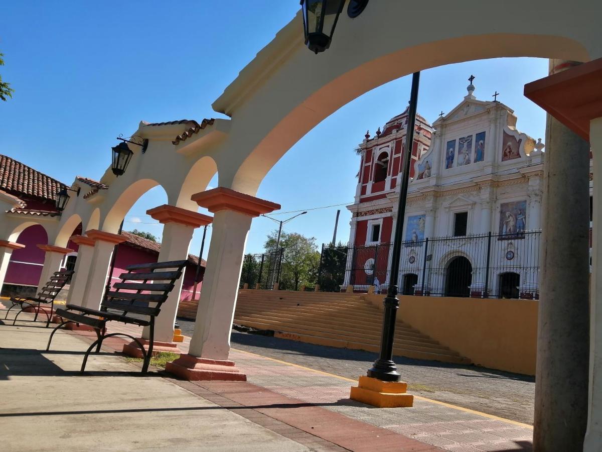Hostal El Rio León 外观 照片