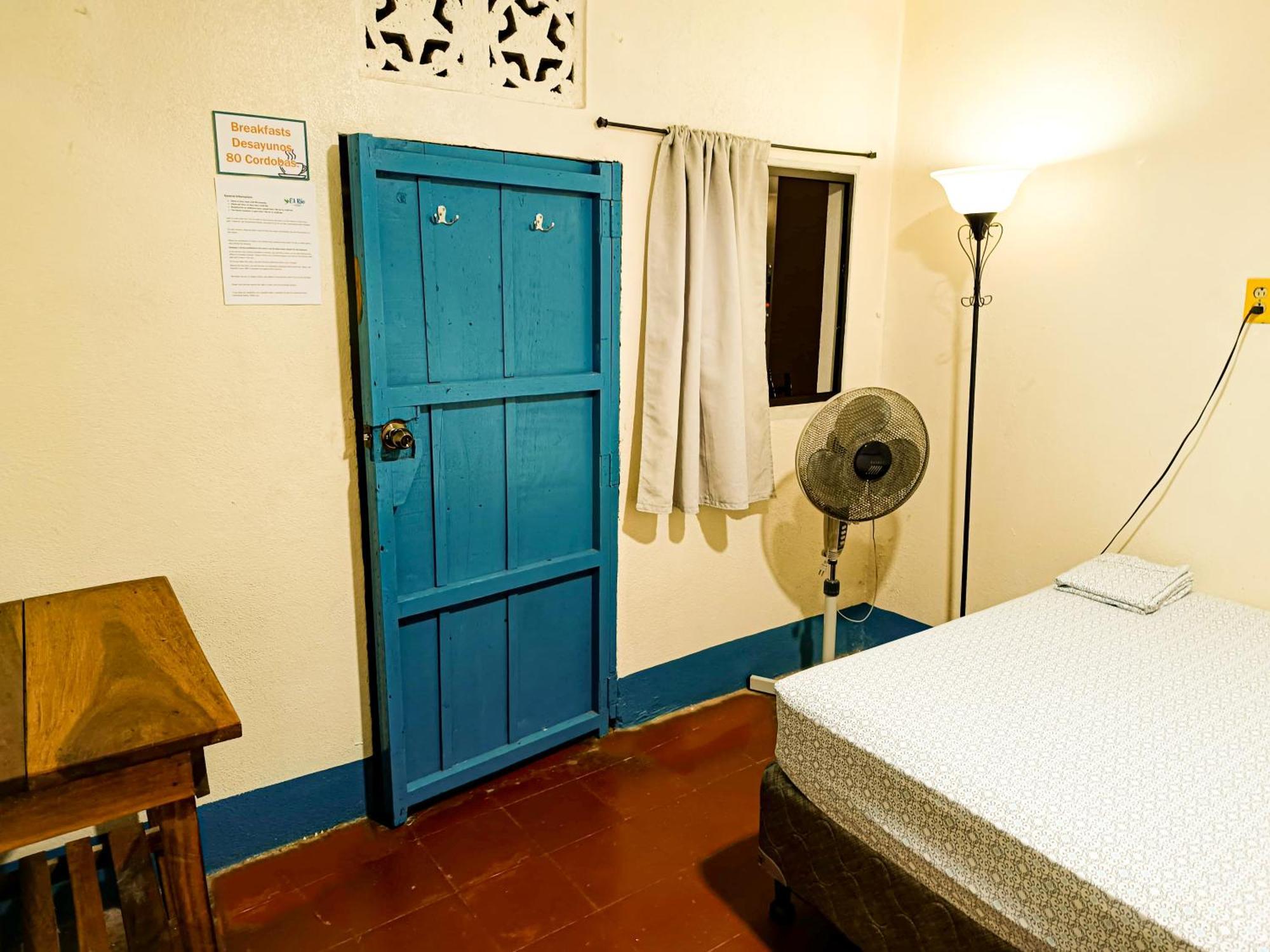 Hostal El Rio León 外观 照片