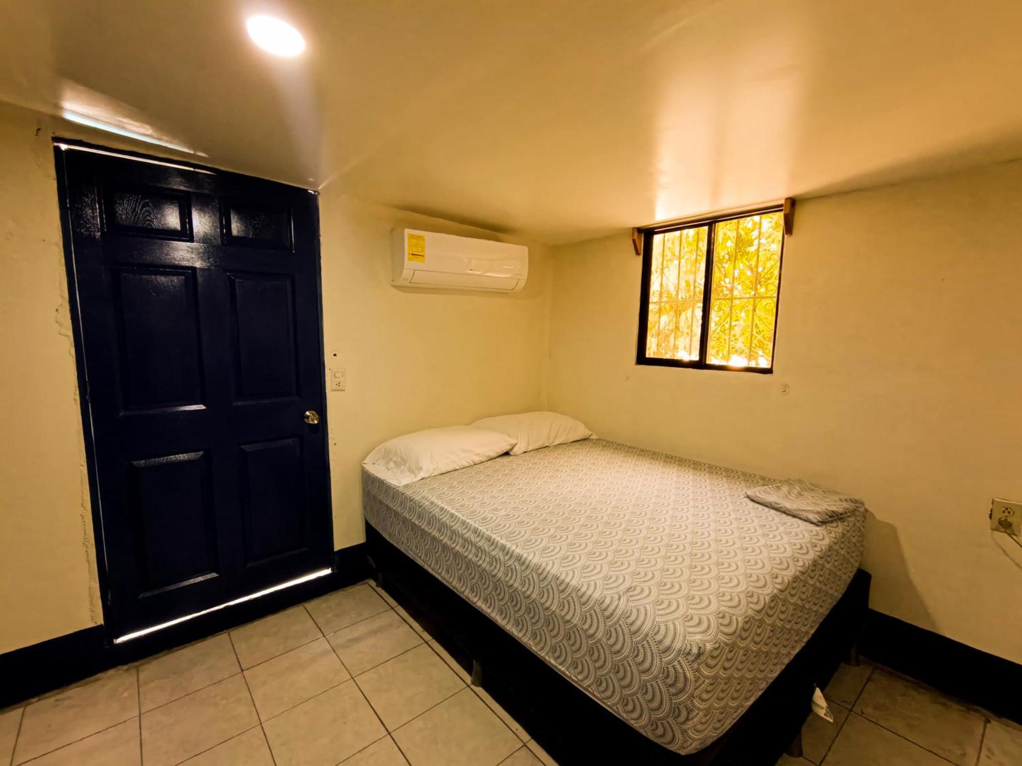 Hostal El Rio León 外观 照片
