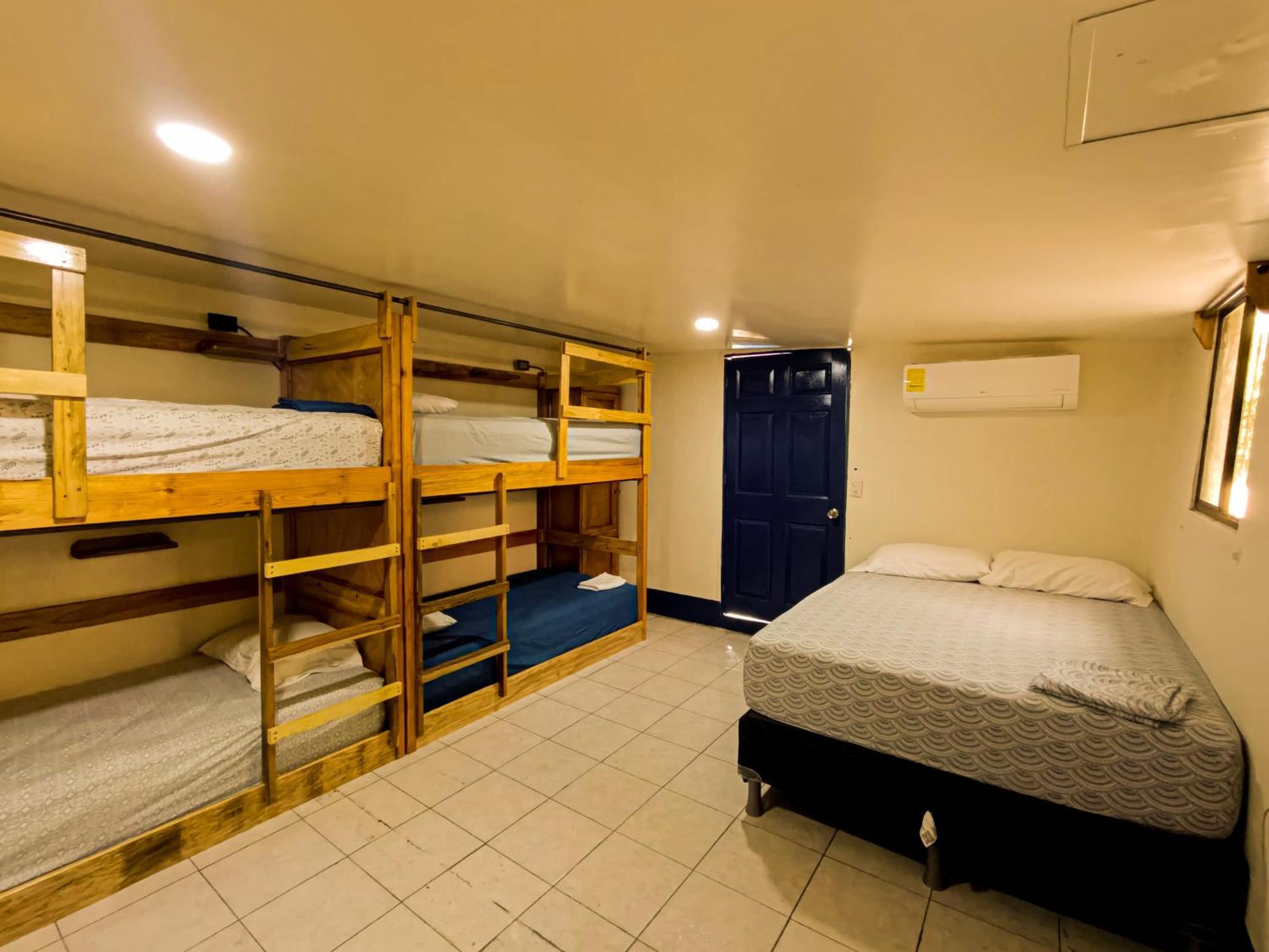 Hostal El Rio León 外观 照片