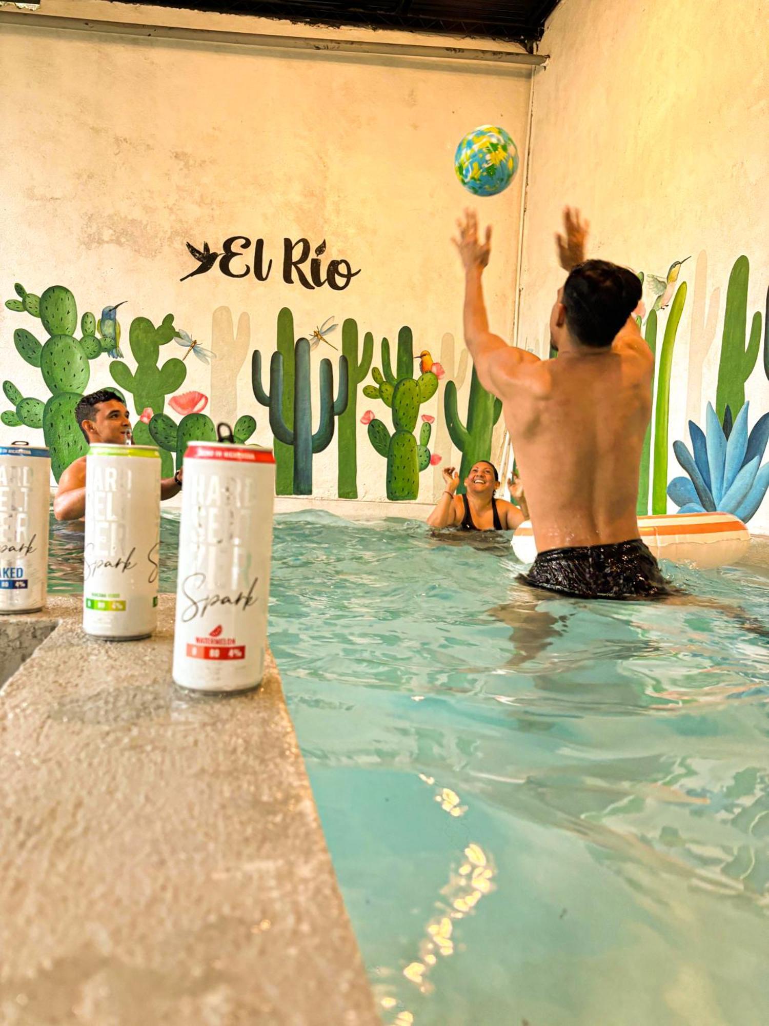 Hostal El Rio León 外观 照片