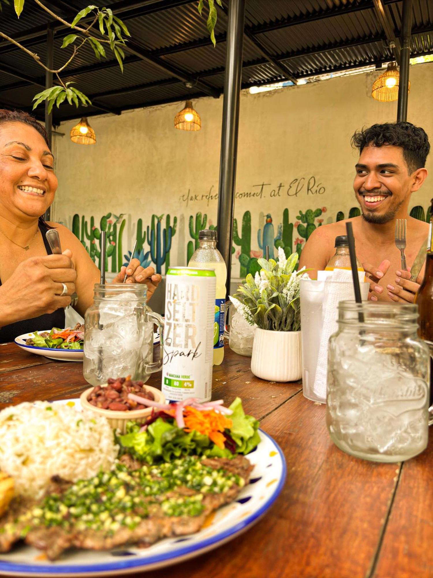Hostal El Rio León 外观 照片